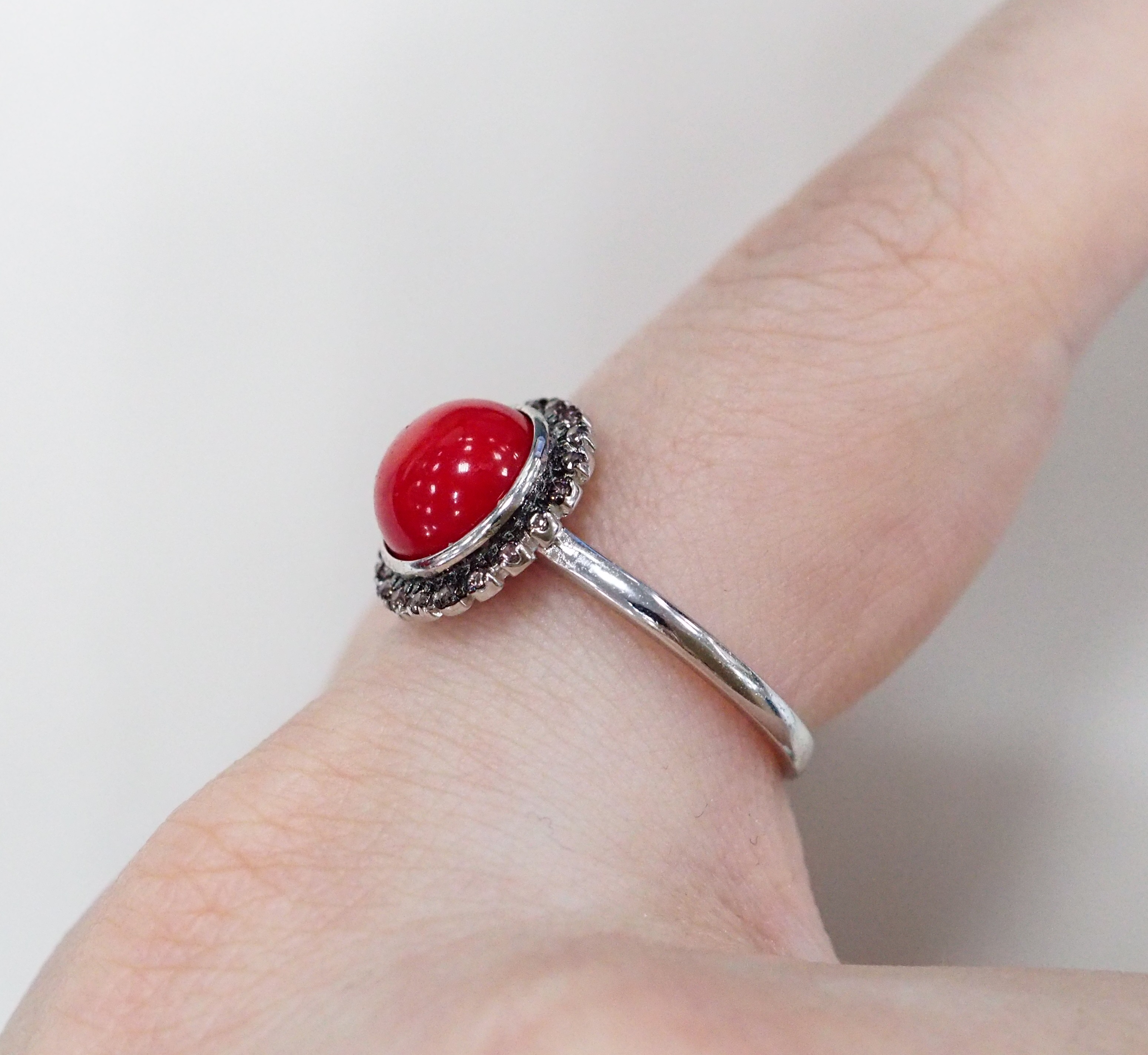 Серебряное кольцо с кораллом